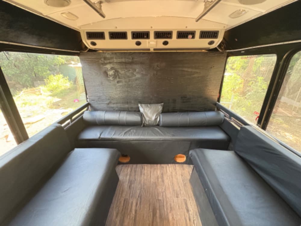 2015 Ford E-450 Party Bus - Image 12