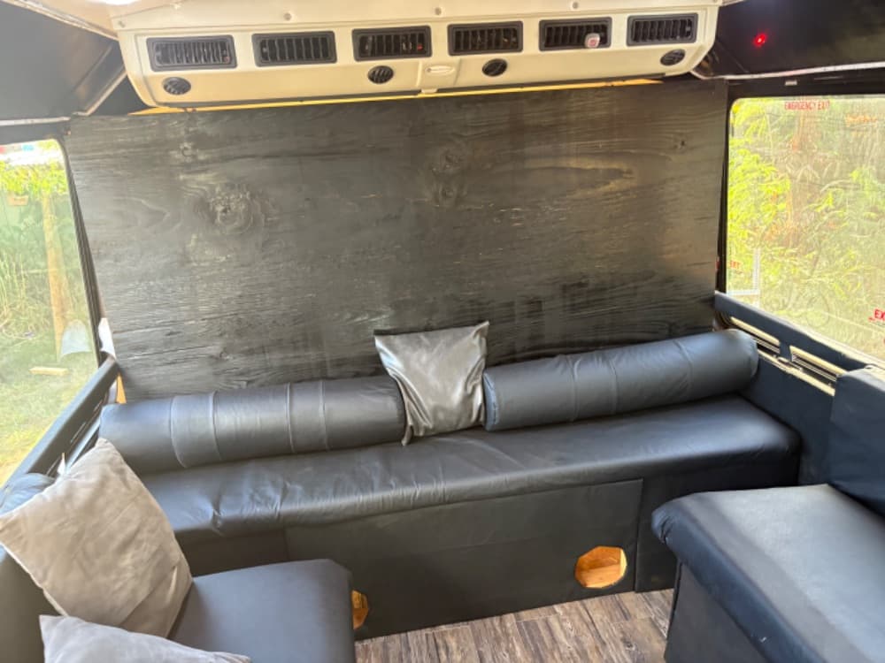 2015 Ford E-450 Party Bus - Image 6