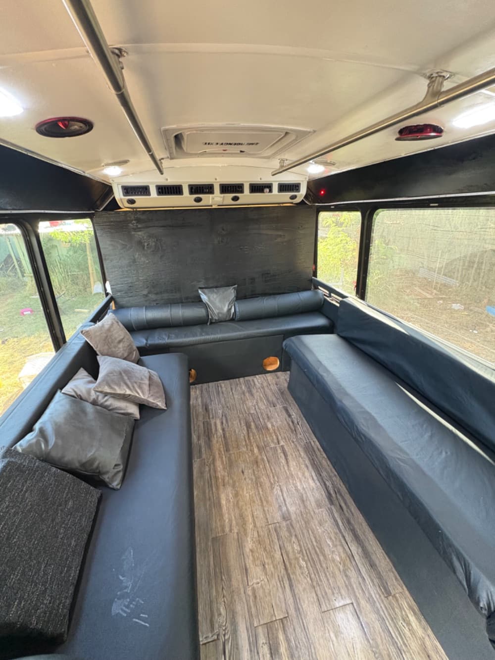 2015 Ford E-450 Party Bus - Image 5