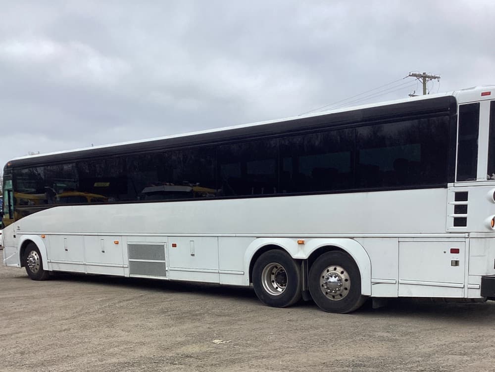 2009 MCI D4505 - Image 2