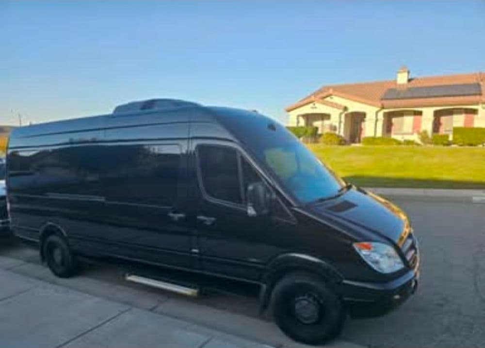 2013 Mercedes Sprinter 2500  - Image 2