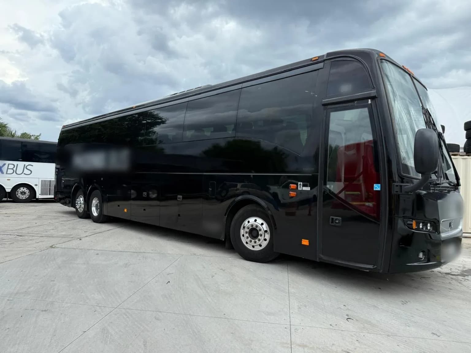 2019 9700 Coach Bus - Image 11