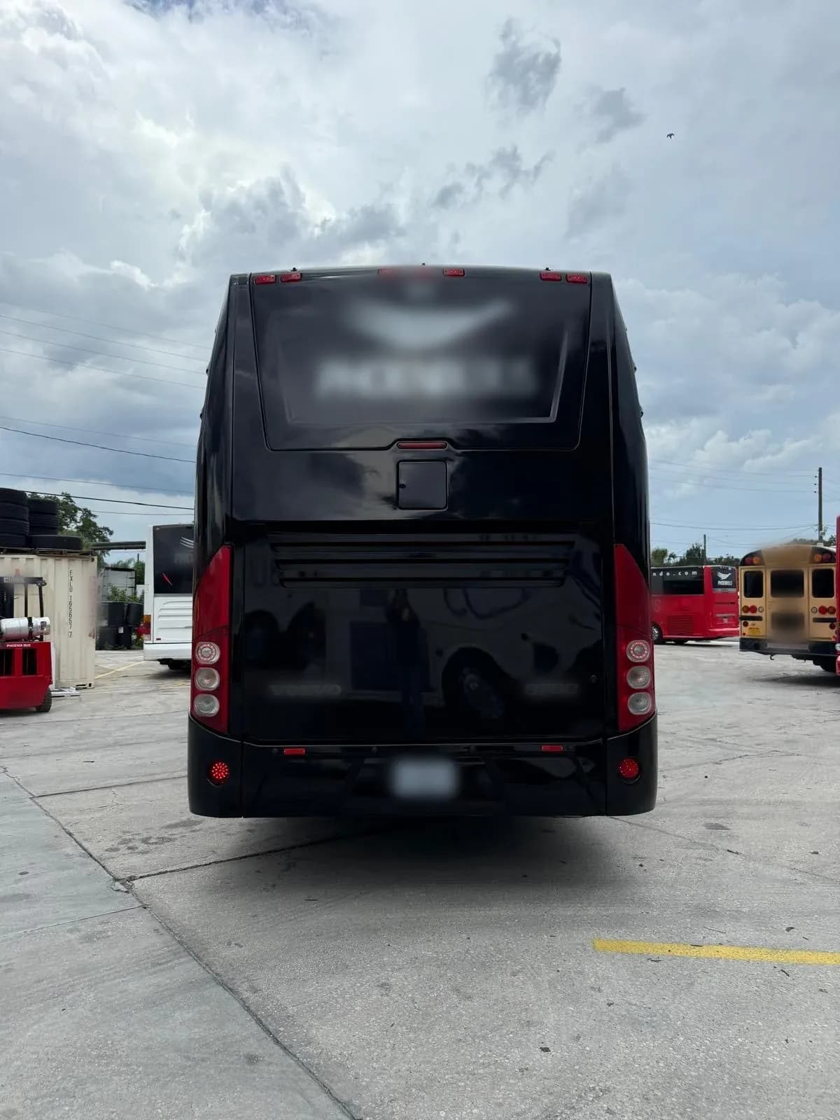 2019 9700 Coach Bus - Image 12