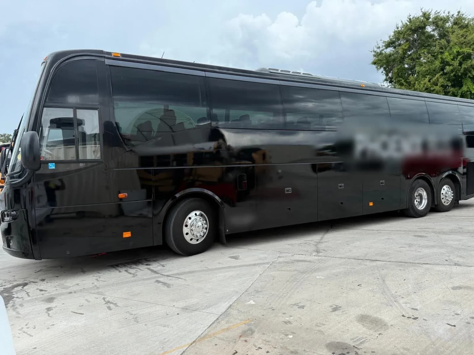 2019 9700 Coach Bus - Image 13