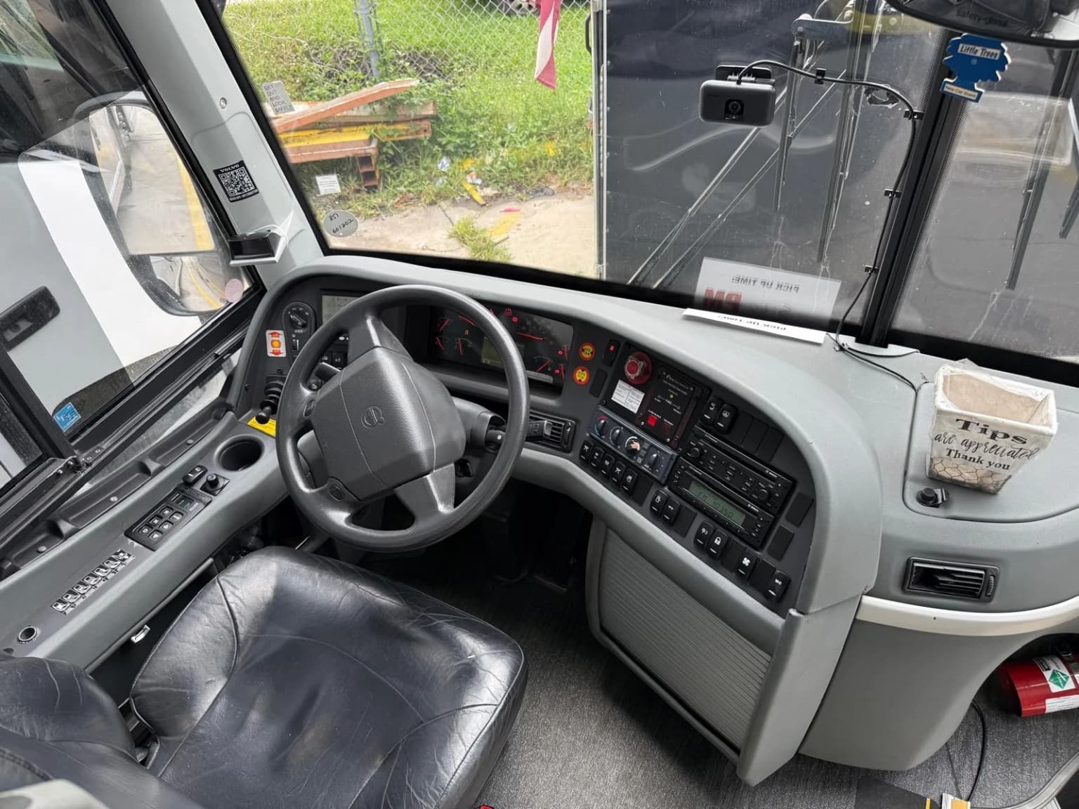 2019 9700 Coach Bus - Image 5