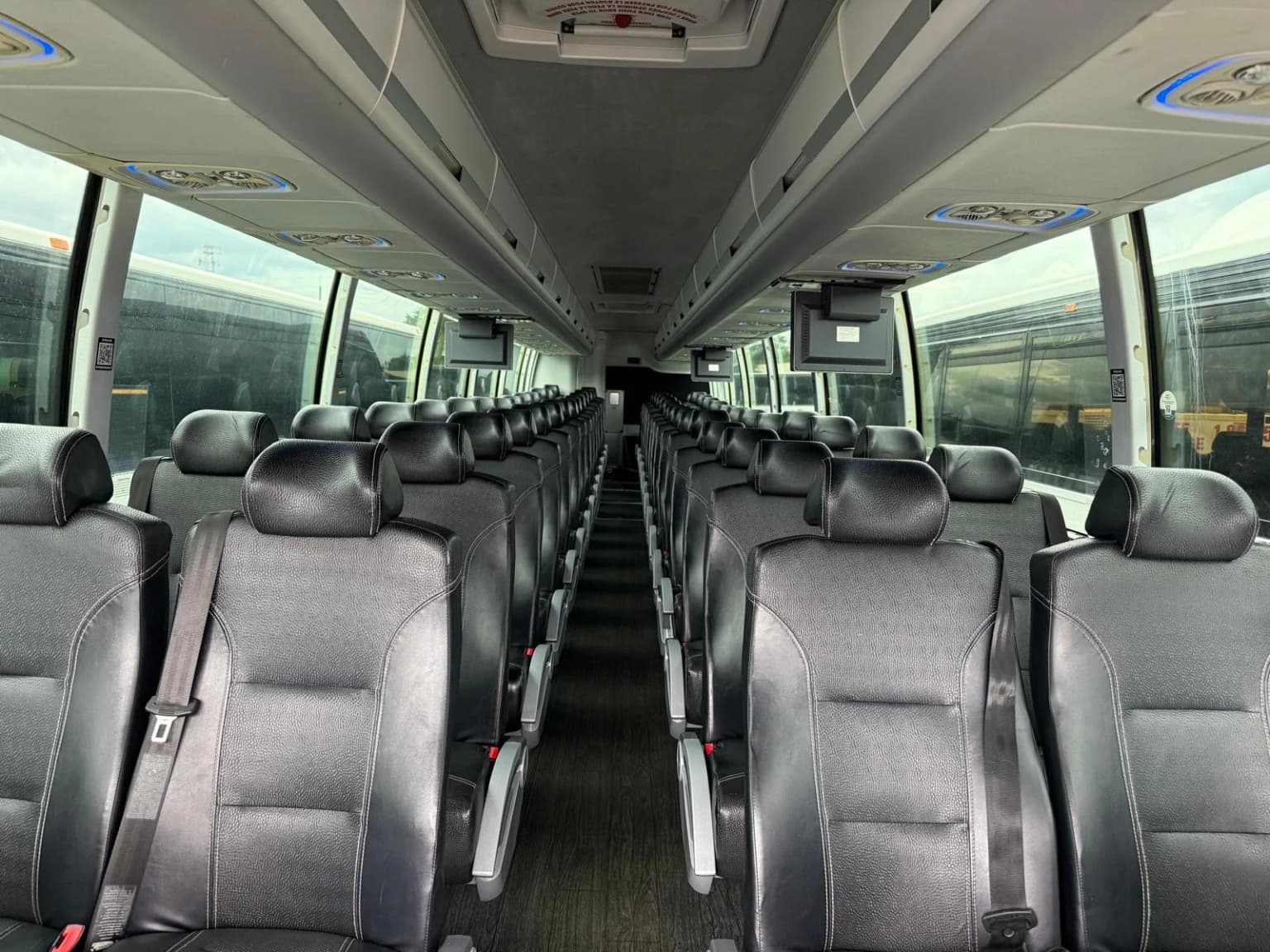 2019 9700 Coach Bus - Image 6