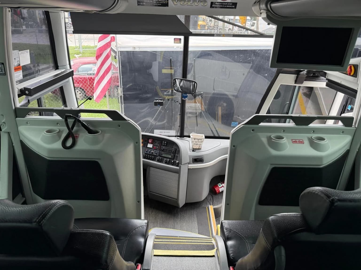2019 9700 Coach Bus - Image 9