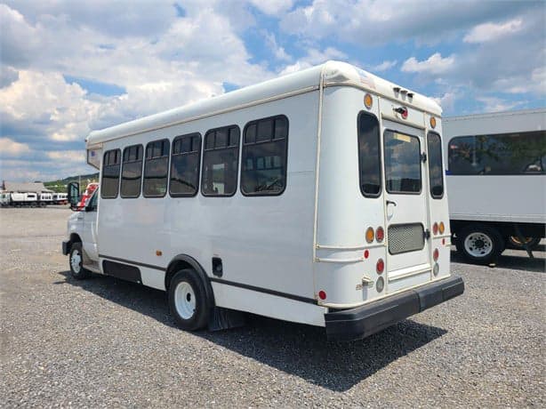 2014 Ford E450 Shuttle Bus - Image 4