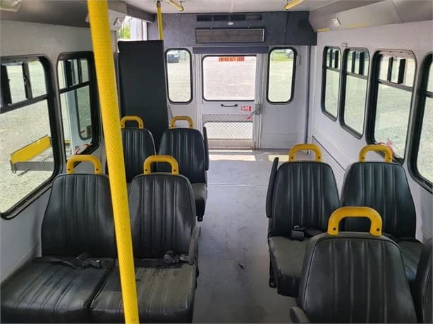 2014 Ford E450 Shuttle Bus - Image 5