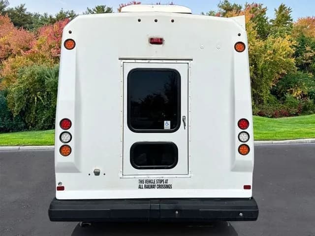 2017 Ford F550 El Dorado ADA Shuttle Bus - Image 9