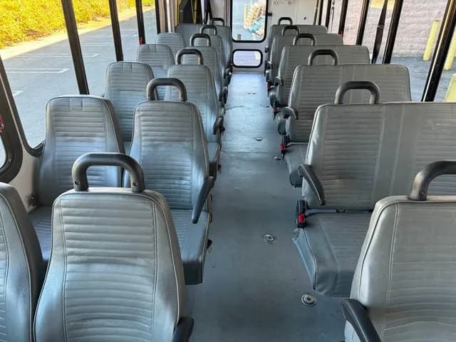 2017 Ford F550 El Dorado ADA Shuttle Bus - Image 5