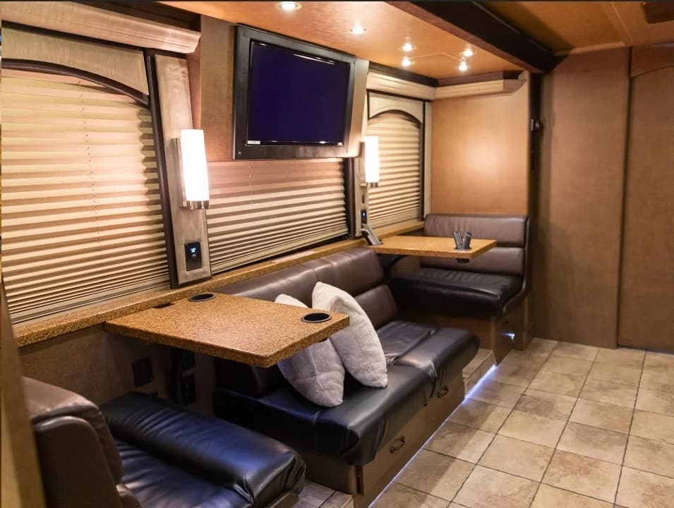 2009 Prevost XLII Entertainer Motorcoach - Image 12