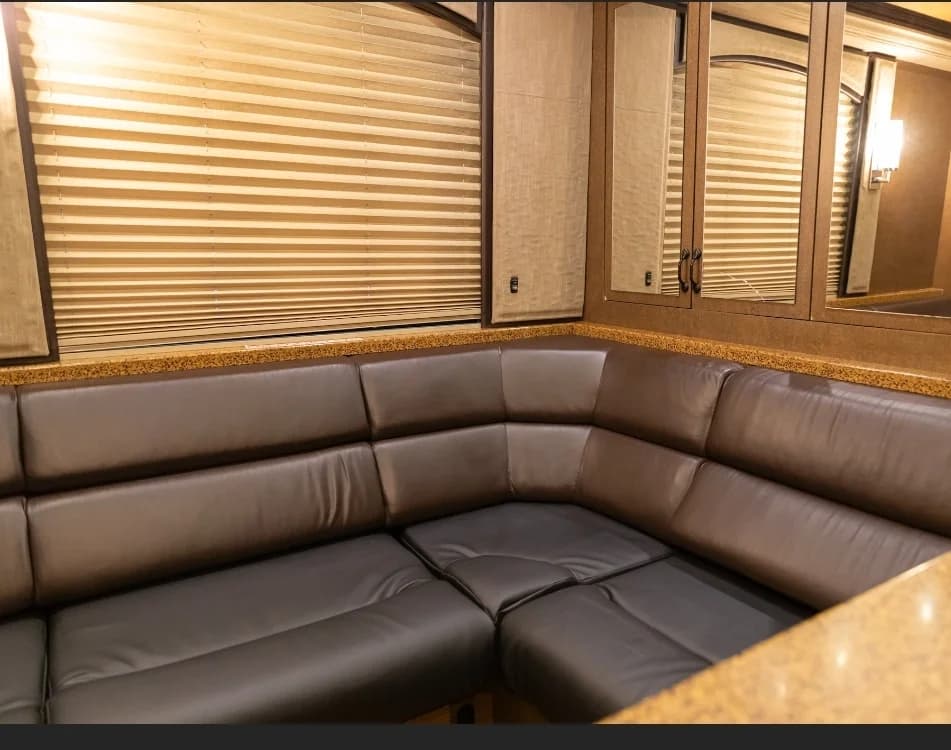 2009 Prevost XLII Entertainer Motorcoach - Image 16