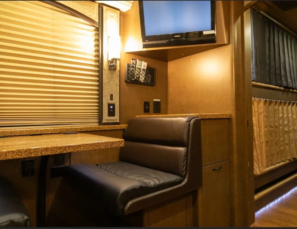 2009 Prevost XLII Entertainer Motorcoach - Image 18