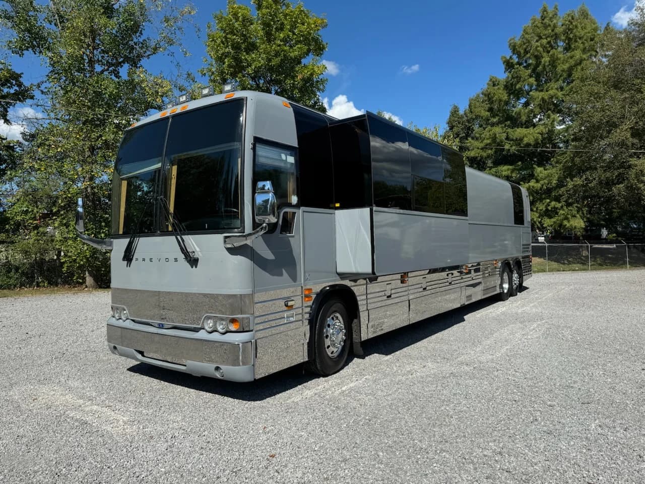 2009 Prevost (NFI) XLII bus
