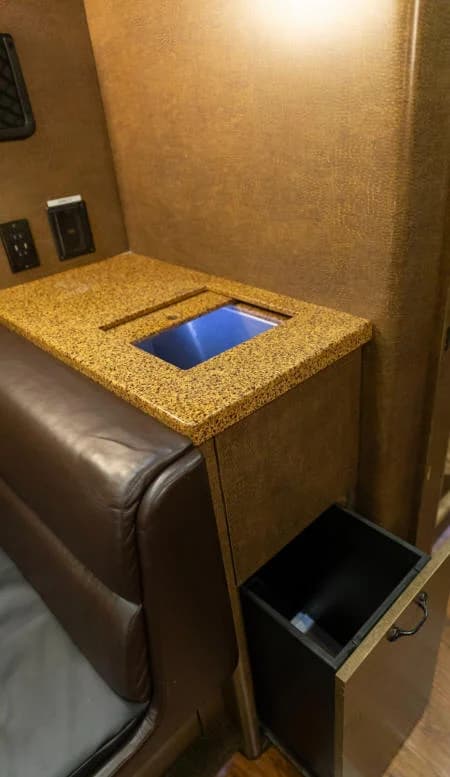 2009 Prevost XLII Entertainer Motorcoach - Image 19