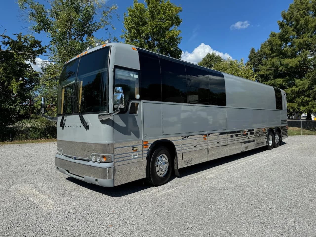 2009 Prevost XLII Entertainer Motorcoach - Image 2