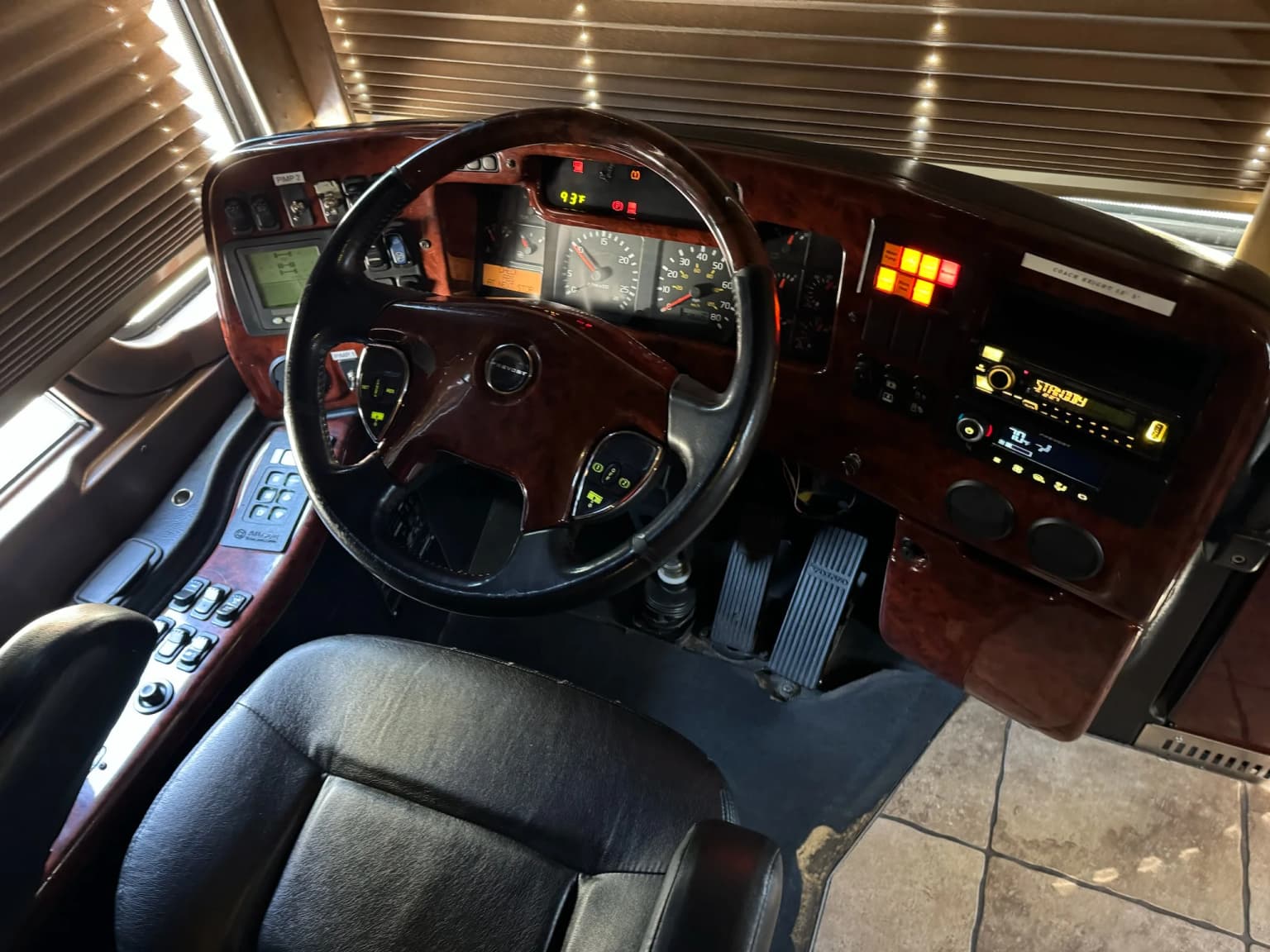 2009 Prevost XLII Entertainer Motorcoach - Image 5