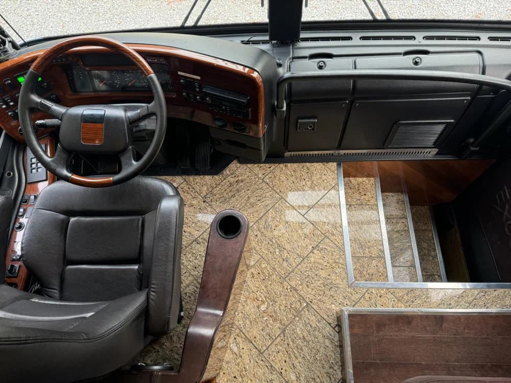 2007 Prevost XLII Executive Motorcoach - Image 11