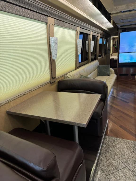 2007 Prevost XLII Executive Motorcoach - Image 18