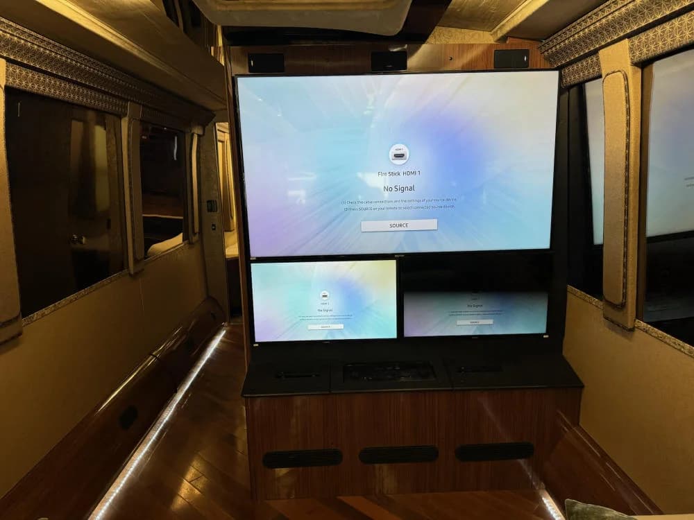 2007 Prevost XLII Executive Motorcoach - Image 20