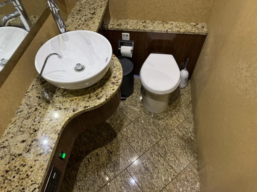 2007 Prevost XLII Executive Motorcoach - Image 23