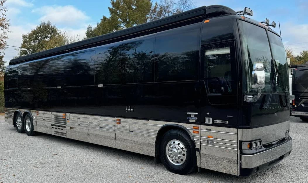 2007 Prevost XLII Executive Motorcoach - Image 8