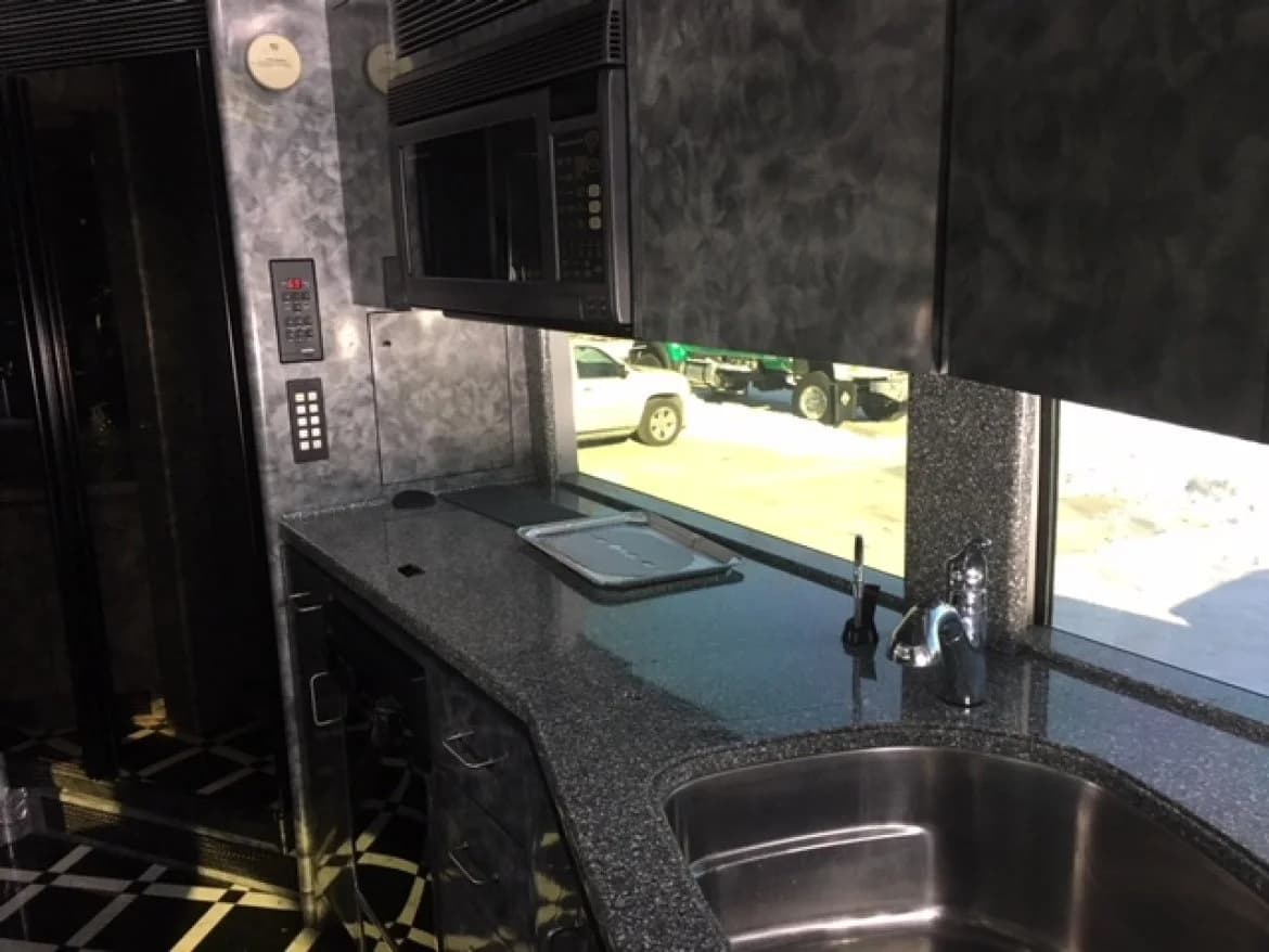 2000 Prevost Matharon Motorcoach - Image 3