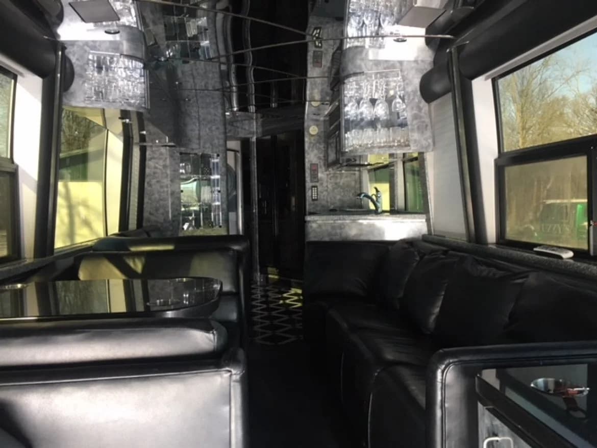 2000 Prevost Matharon Motorcoach - Image 4