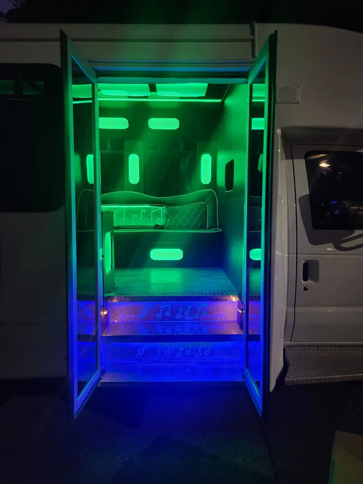 2014 Ford E450 Limo Bus - Image 9