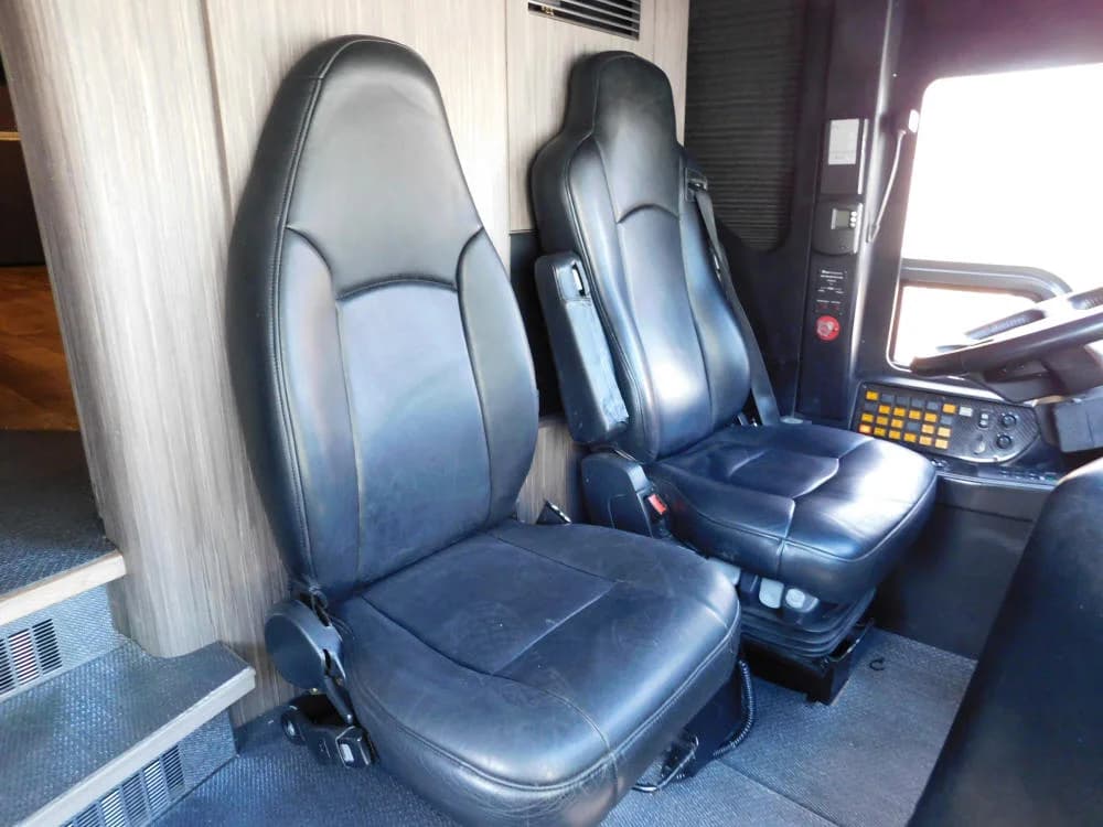 2012 Prevost H3-45 Motorcoach - Image 6