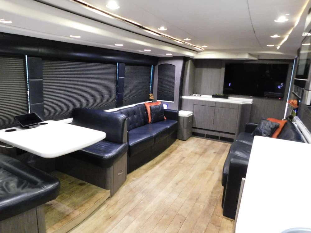 2012 Prevost H3-45 Motorcoach - Image 11