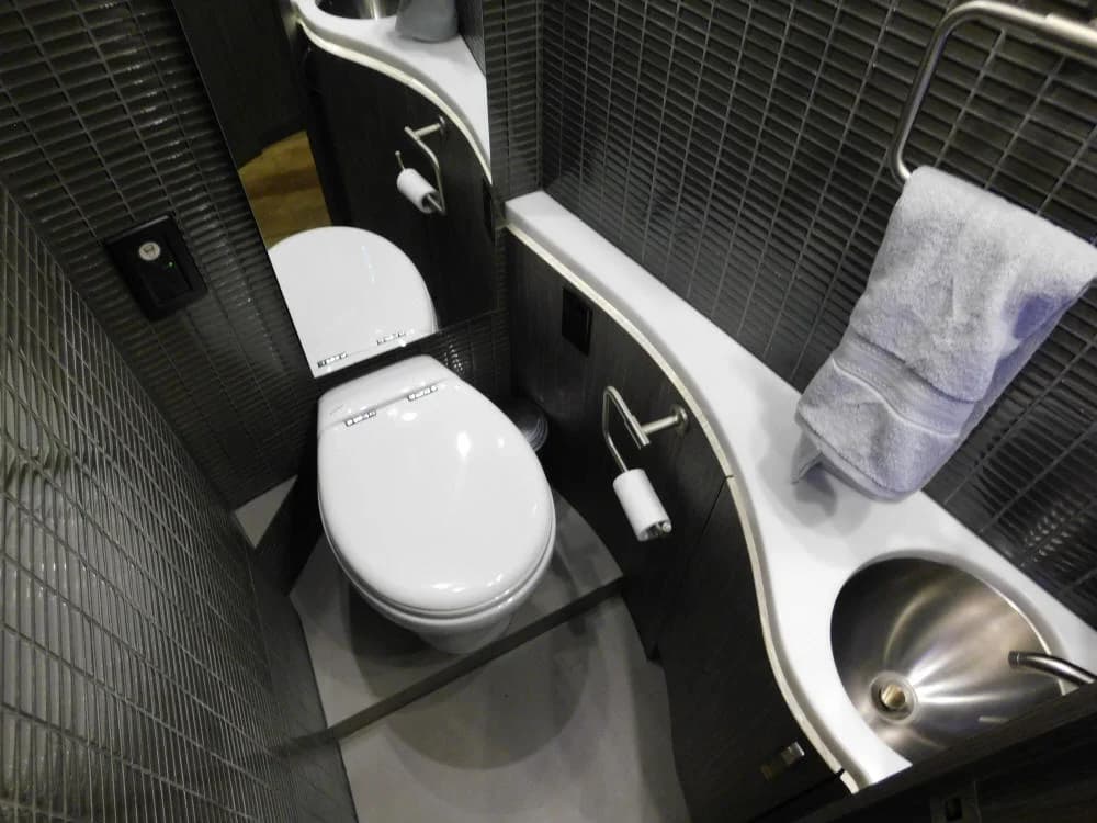 2012 Prevost H3-45 Motorcoach - Image 13