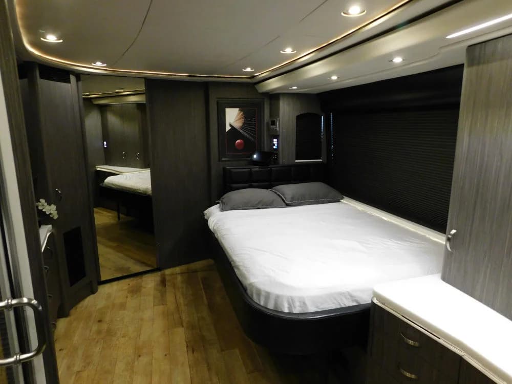 2012 Prevost H3-45 Motorcoach - Image 16