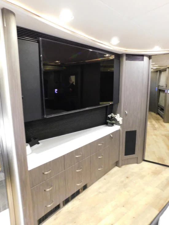 2012 Prevost H3-45 Motorcoach - Image 17