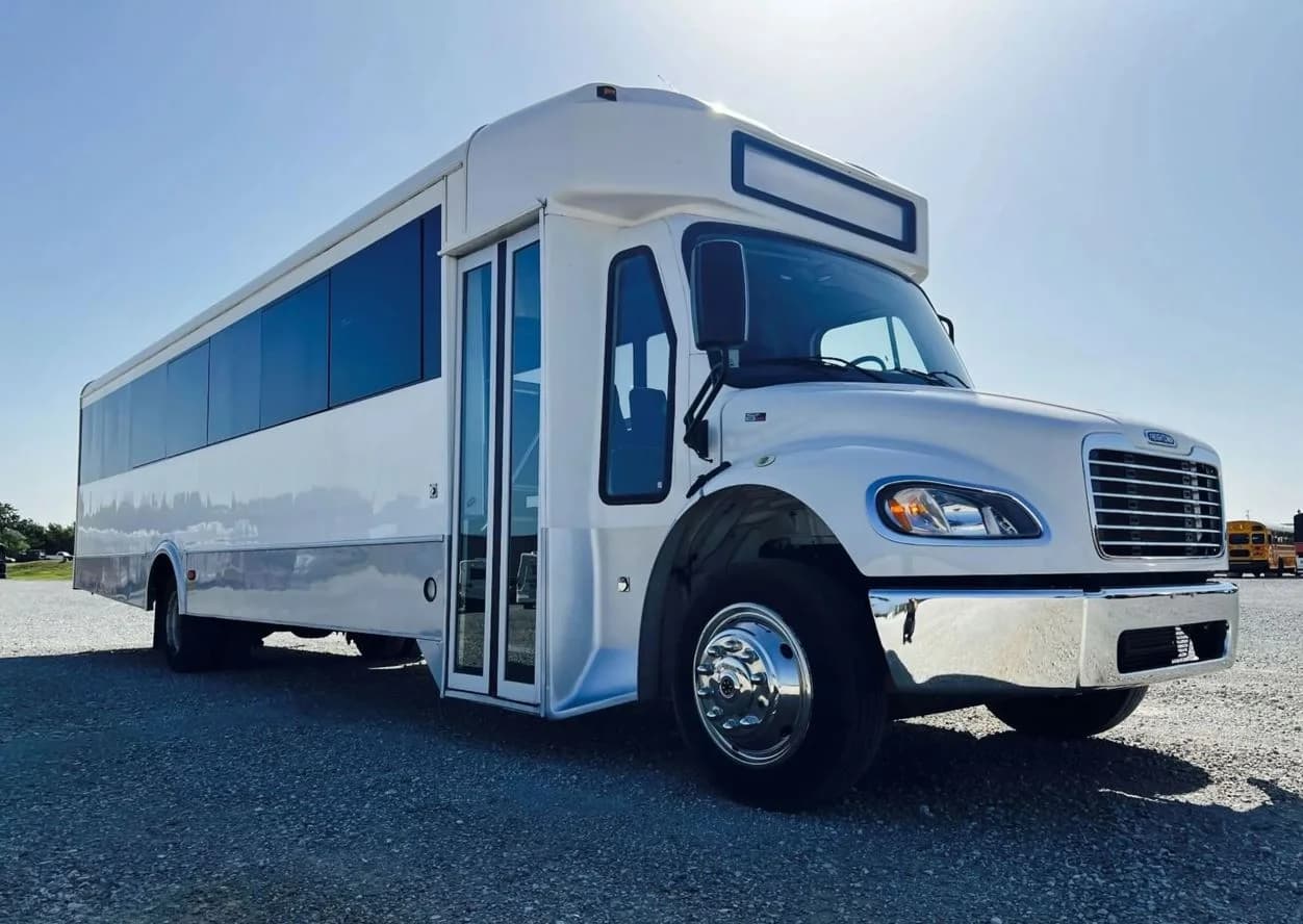 2015 Freightliner Glaval bus