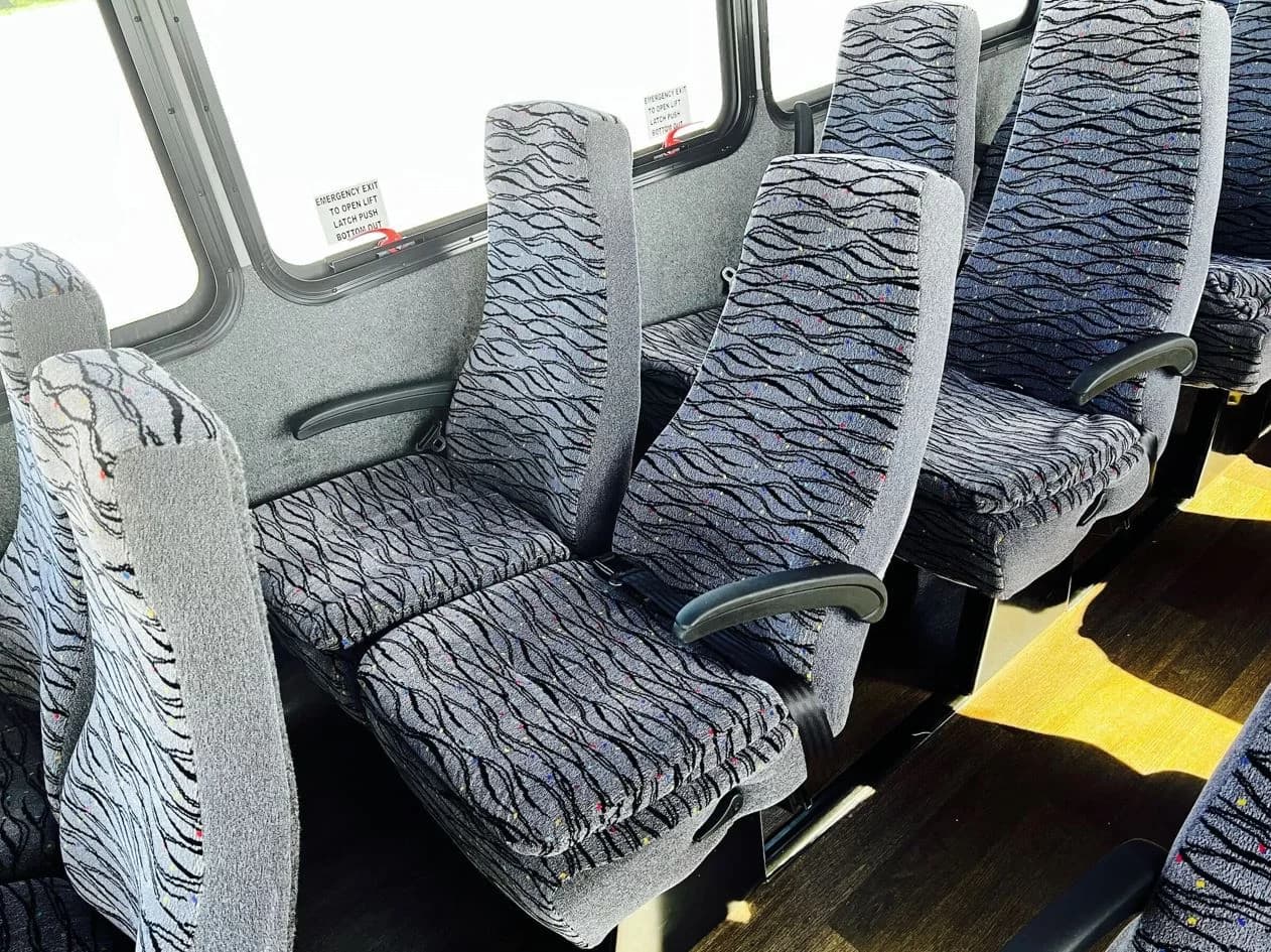 2015 Freightliner Glaval Shuttle Bus - Image 8