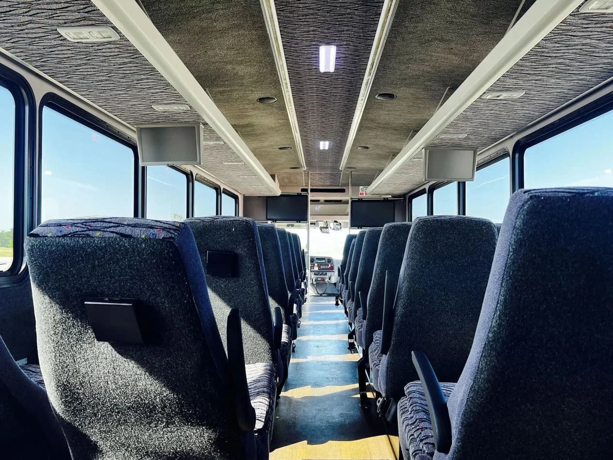 2015 Freightliner Glaval Shuttle Bus - Image 9