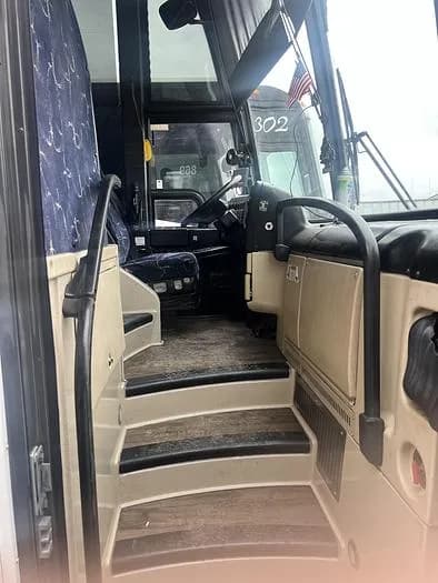 2015 Prevost H3-45 Coach - Image 8
