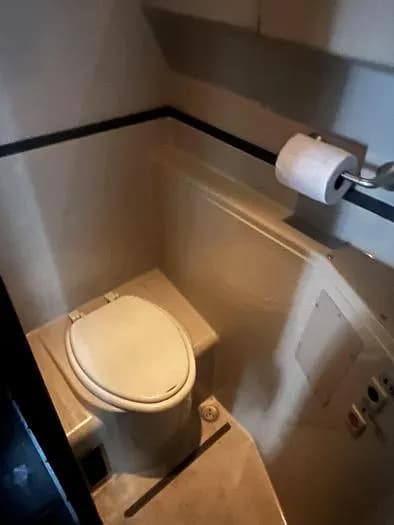 2015 Prevost H3-45 Coach - Image 14