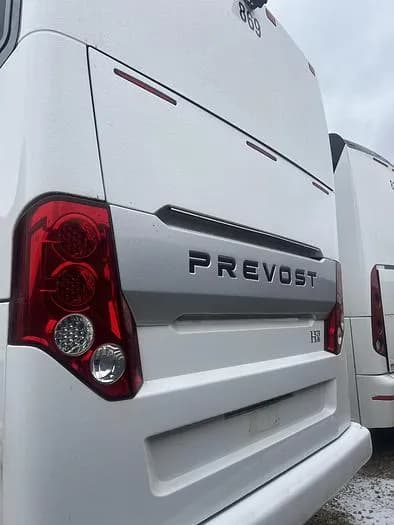 2015 Prevost H3-45 Coach - Image 4