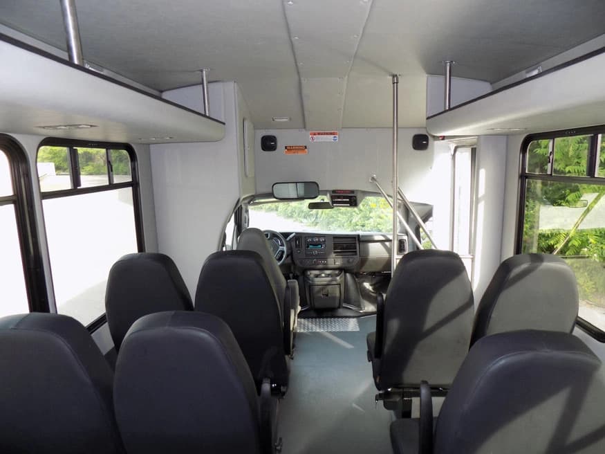 2025 Ford E450 Starcraft Allstar Van - Image 3