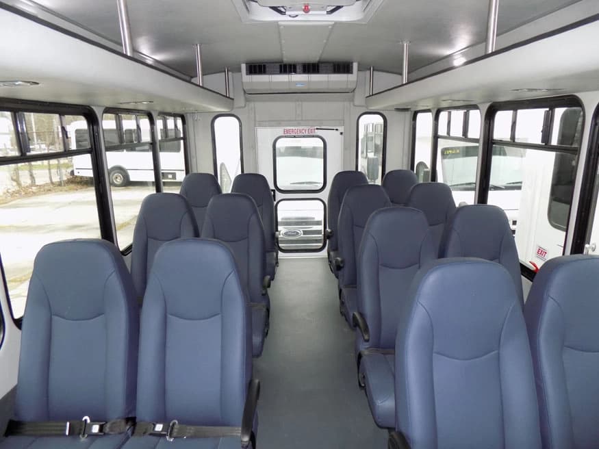 2025 Chevrolet 4500 Starcraft Shuttle Bus - Image 4