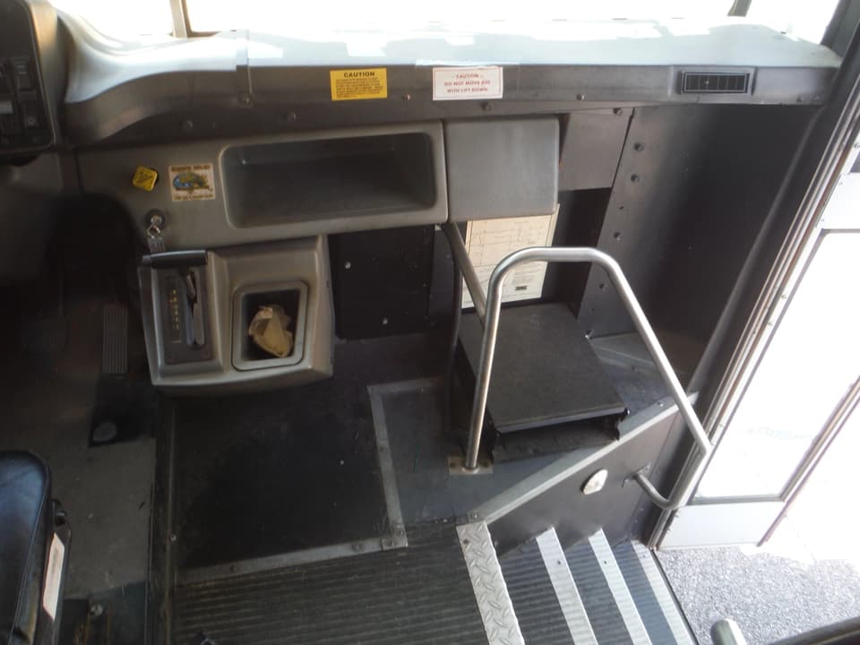 2001 Freightliner FS-65 School Bus - Image 24