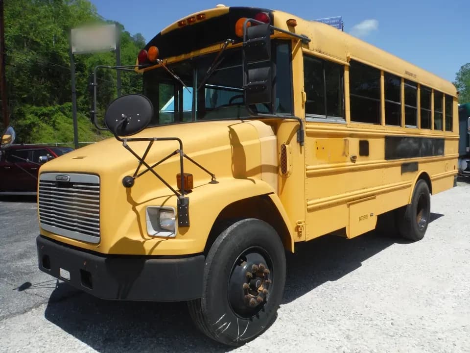2001 Freightliner FS-65 School Bus - Image 2