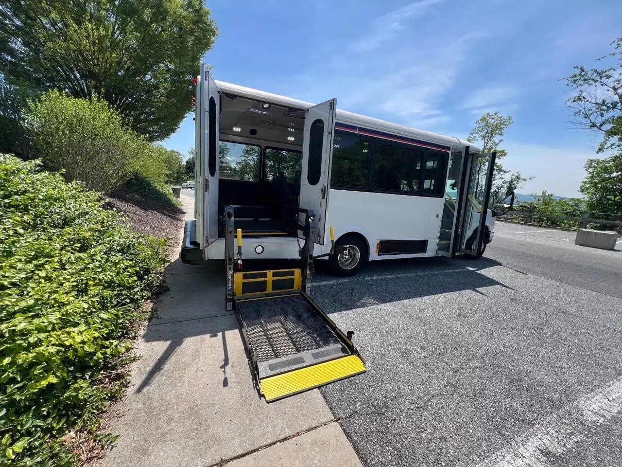 2017 Ford E450 ADA Shuttle Bus - Image 2