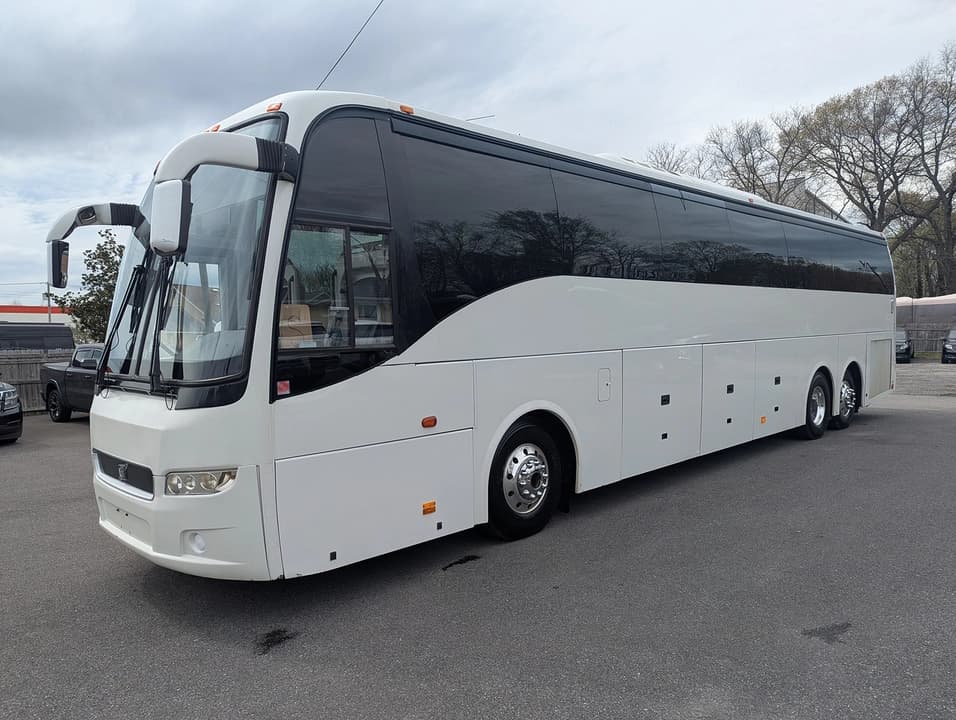 2016 Volvo 9700 Motor Coach - Image 3