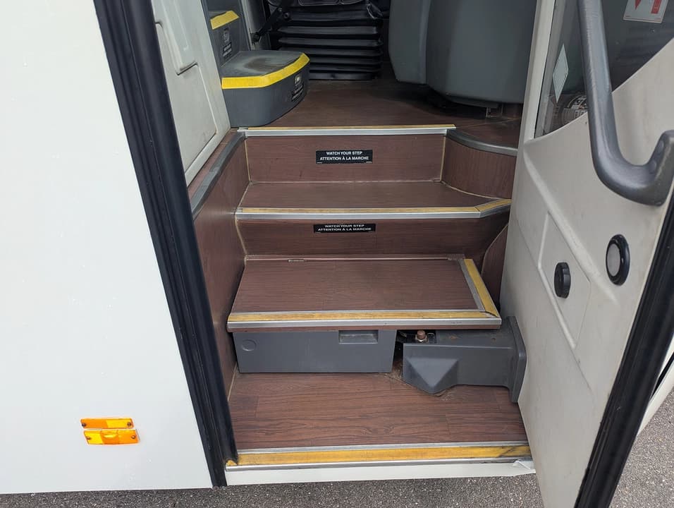 2016 Volvo 9700 Motor Coach - Image 7