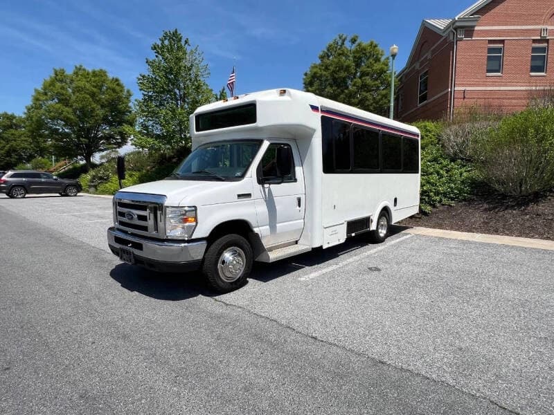 2017 Ford E-450 bus