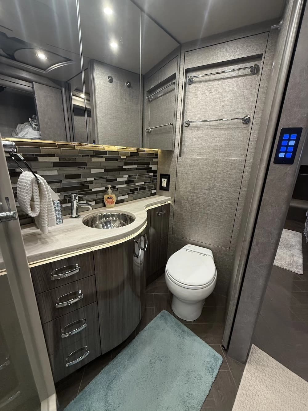 2018 Prevost X3 Motorcoach - Image 16